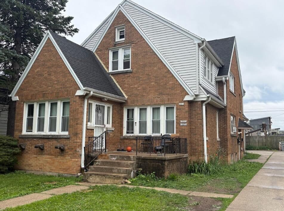 6221 Thurston, Milwaukee, WI 53218