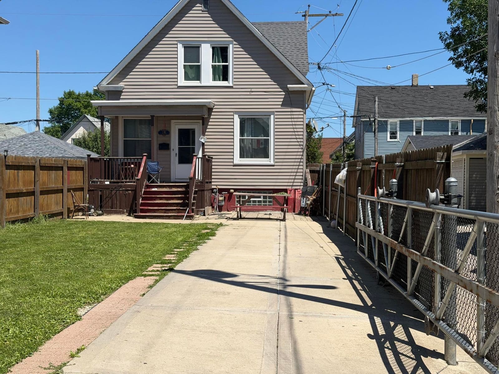 1120 32nd, Milwaukee, WI 53215