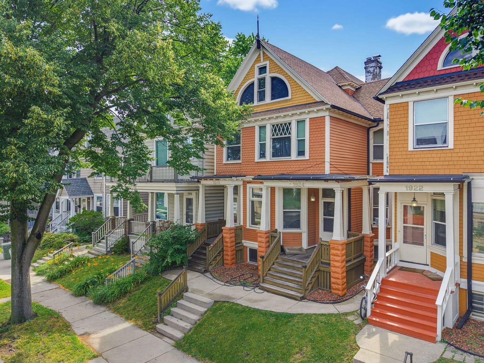 1924 Oakland, Milwaukee, WI 53202