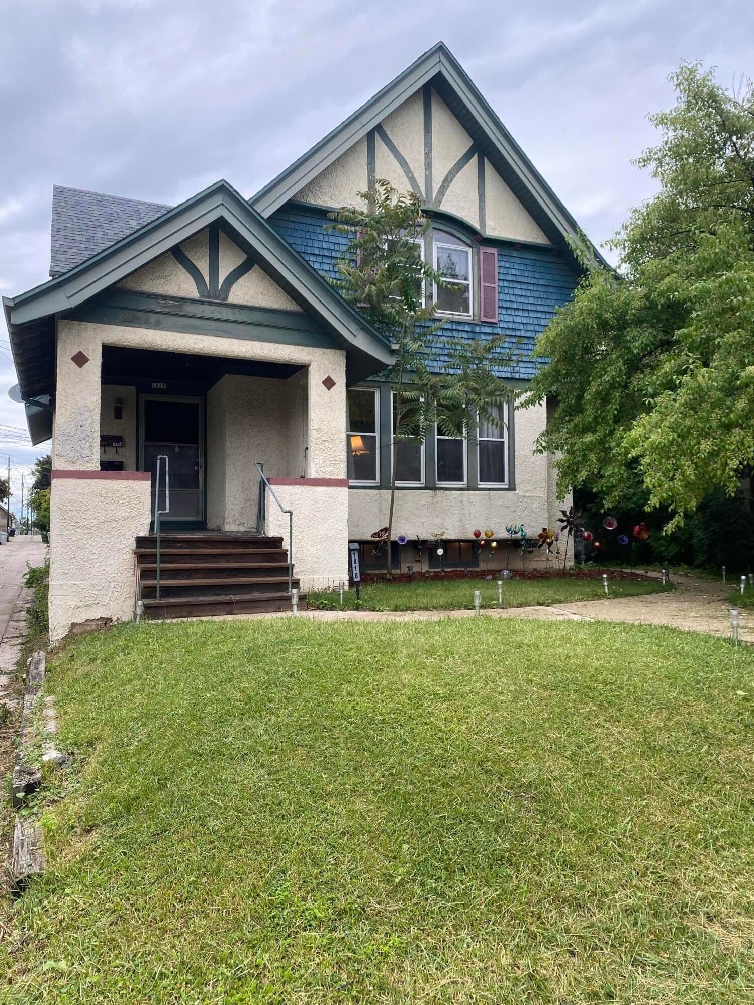1818 Kenwood, Milwaukee, WI 53211