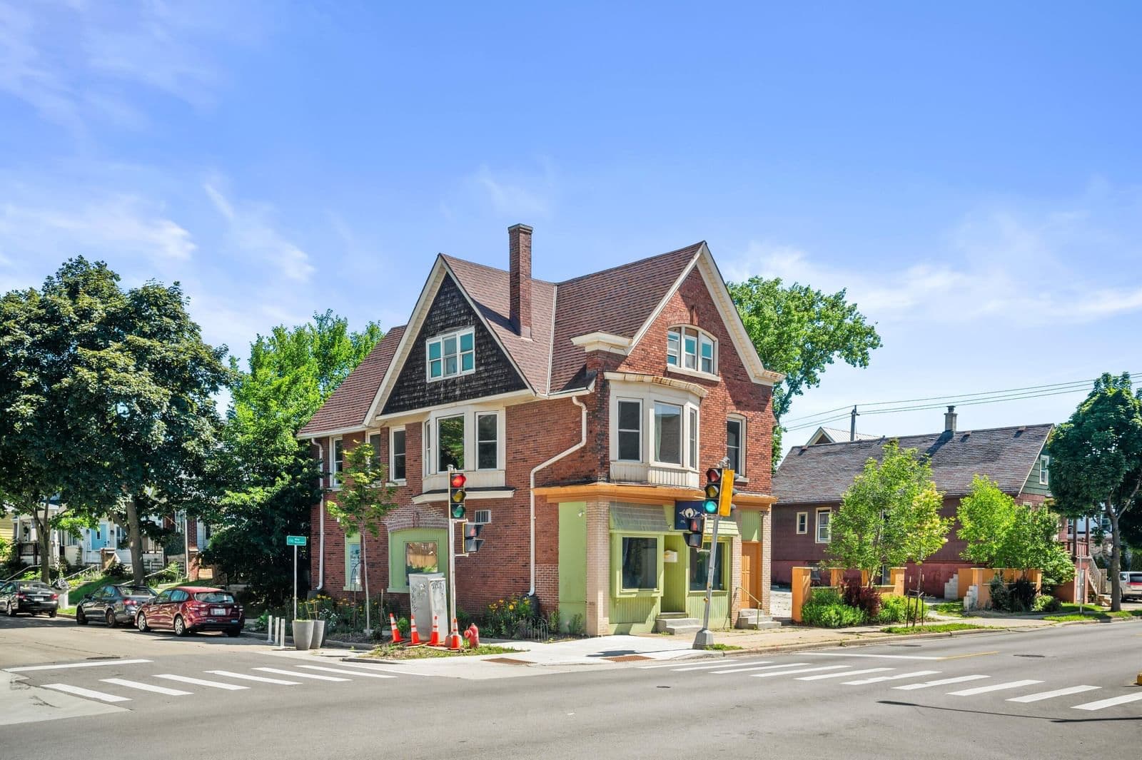 800 Locust, Milwaukee, WI 53212