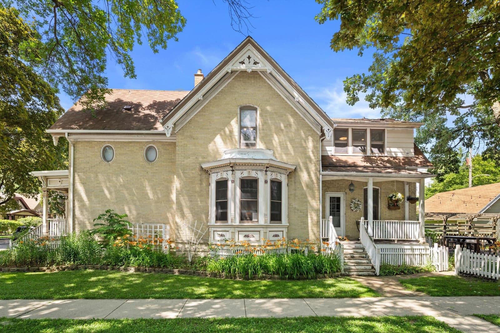 3174 Herman, Milwaukee, WI 53207