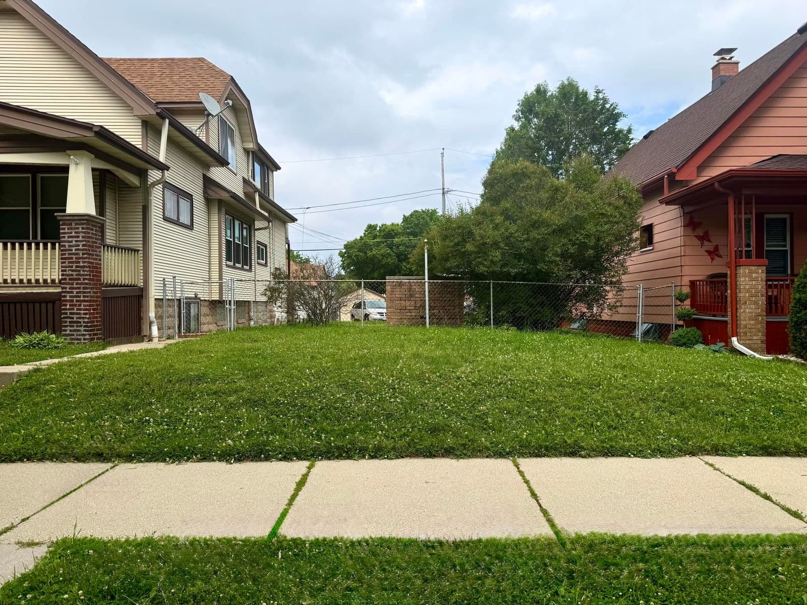 16 58th, West Allis, WI 53214