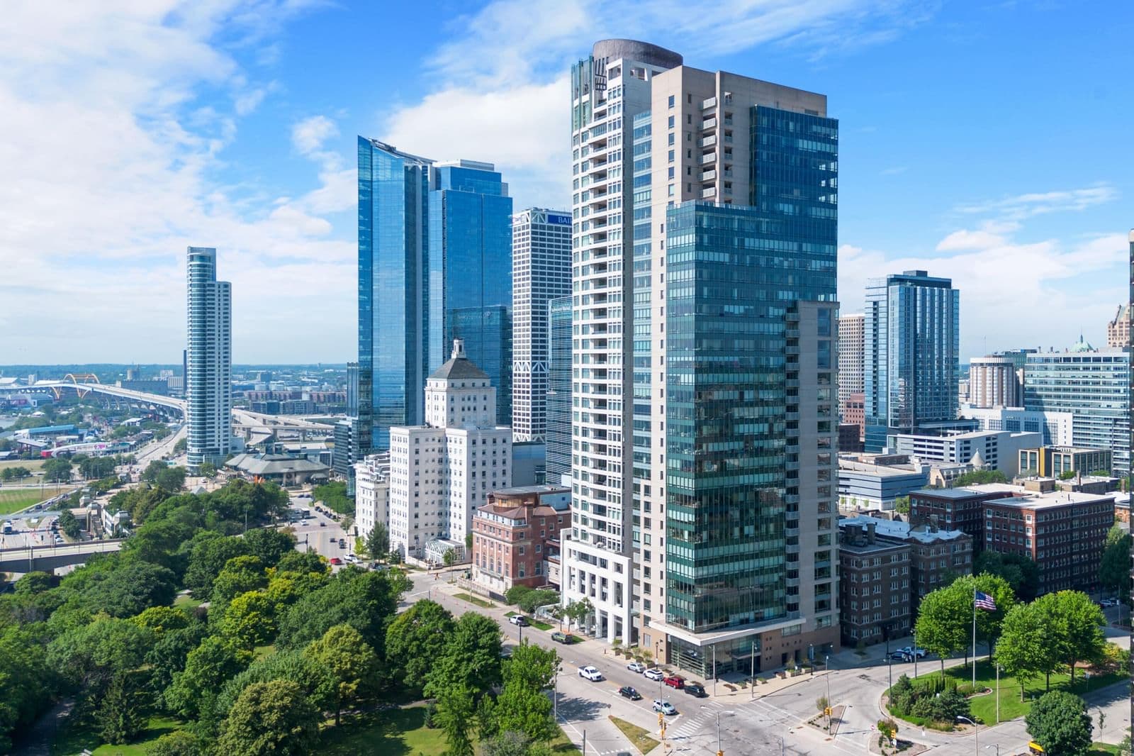 923 Kilbourn, Milwaukee, WI 53202