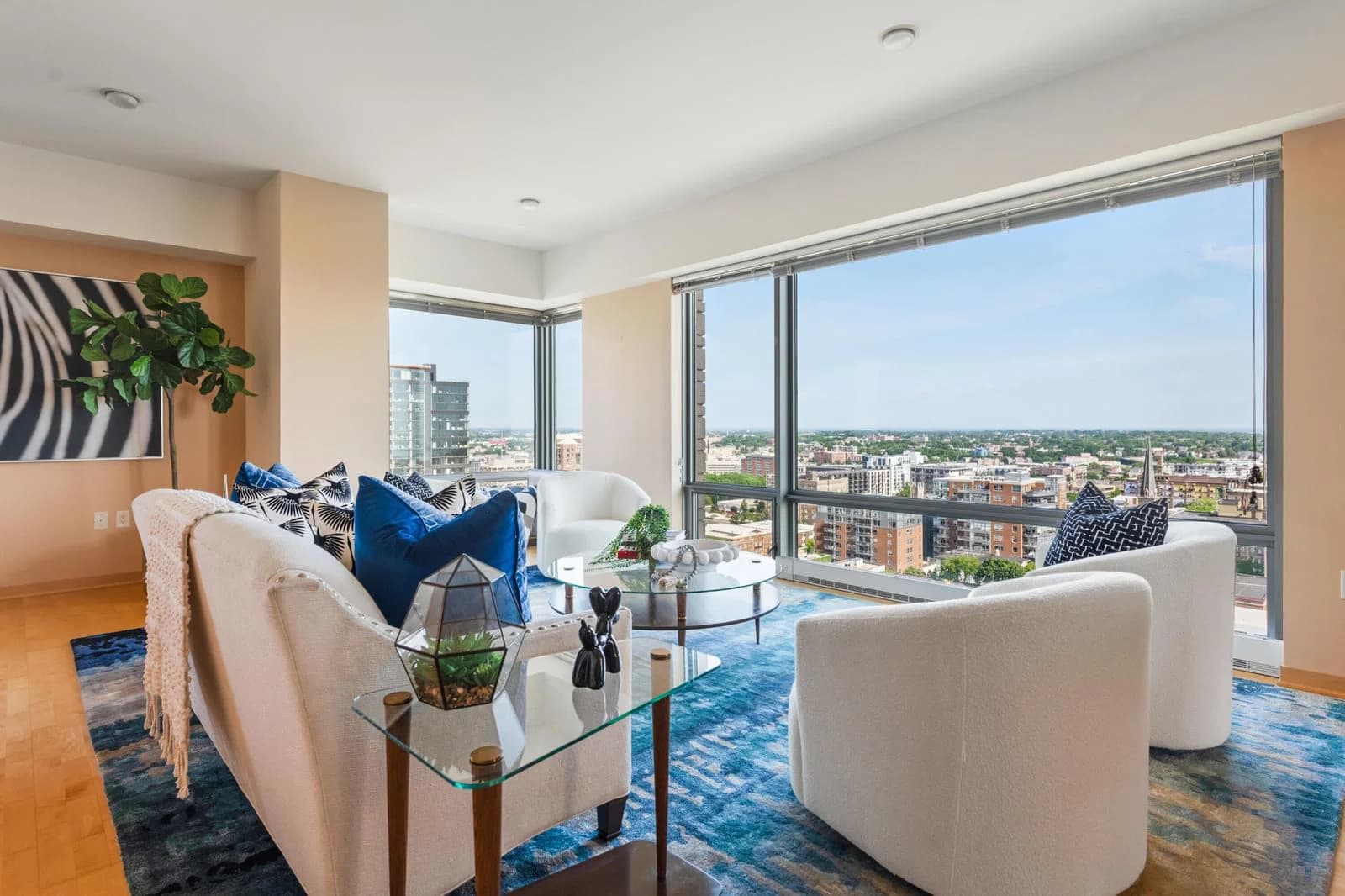 923 Kilbourn 4