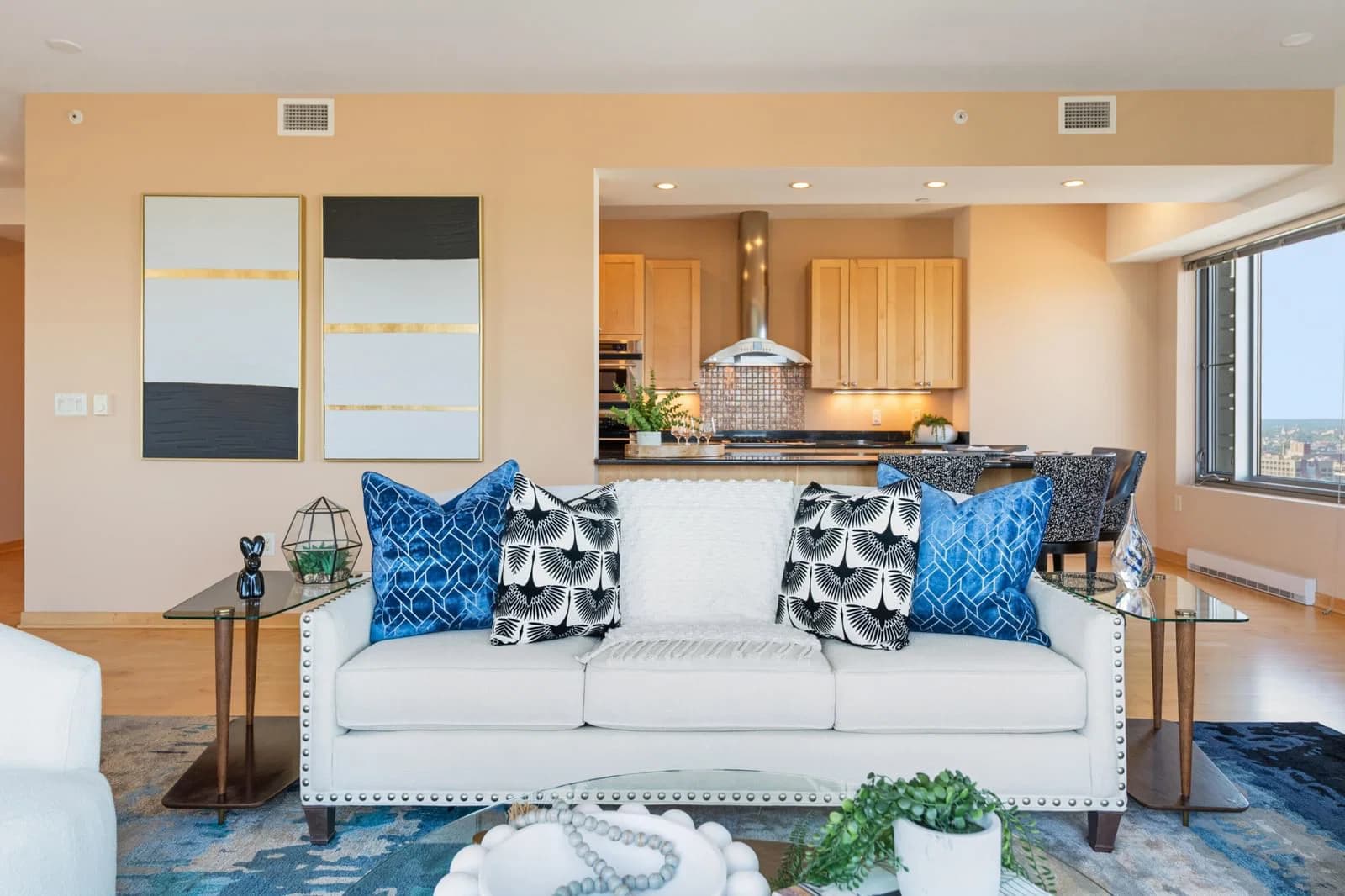 923 Kilbourn 5