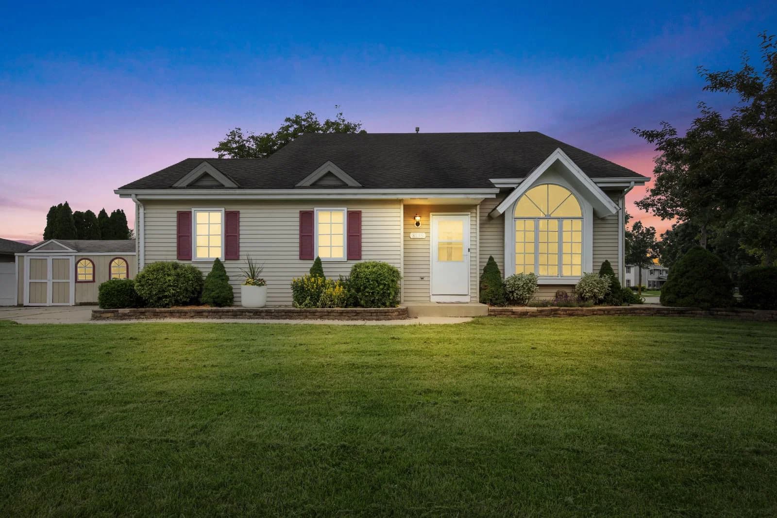 8215 Wildwood, Oak Creek, WI 53154
