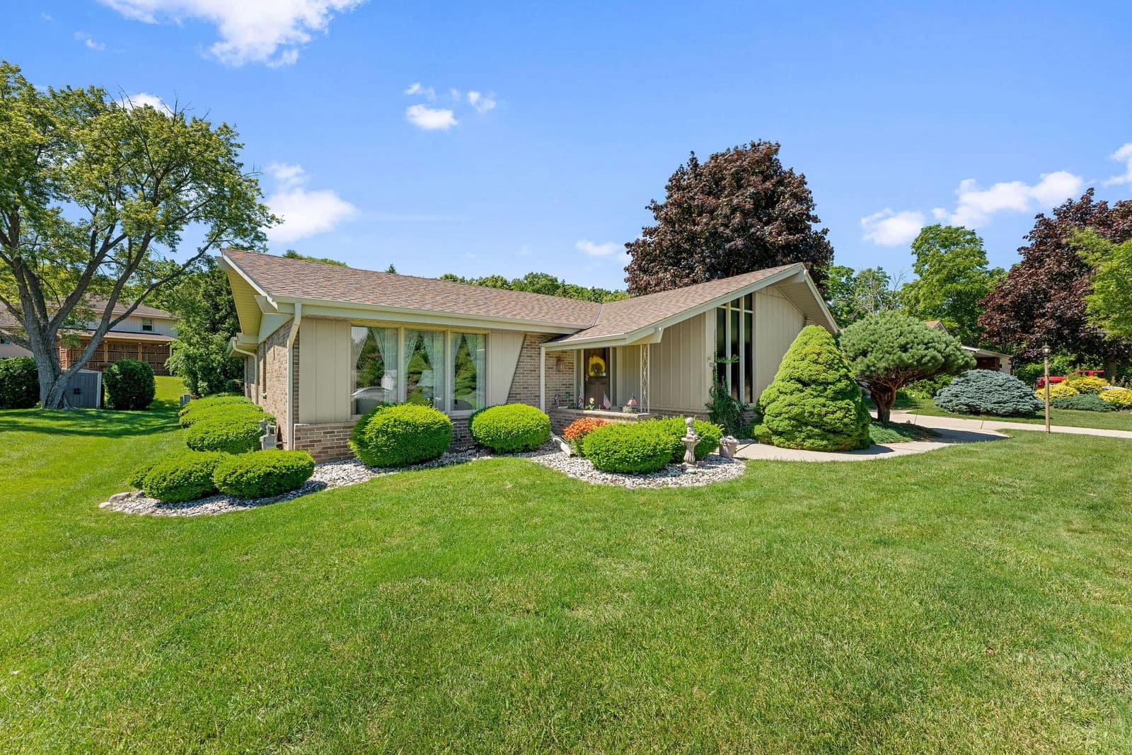4821 Clayton Crest, Greenfield, WI 53220