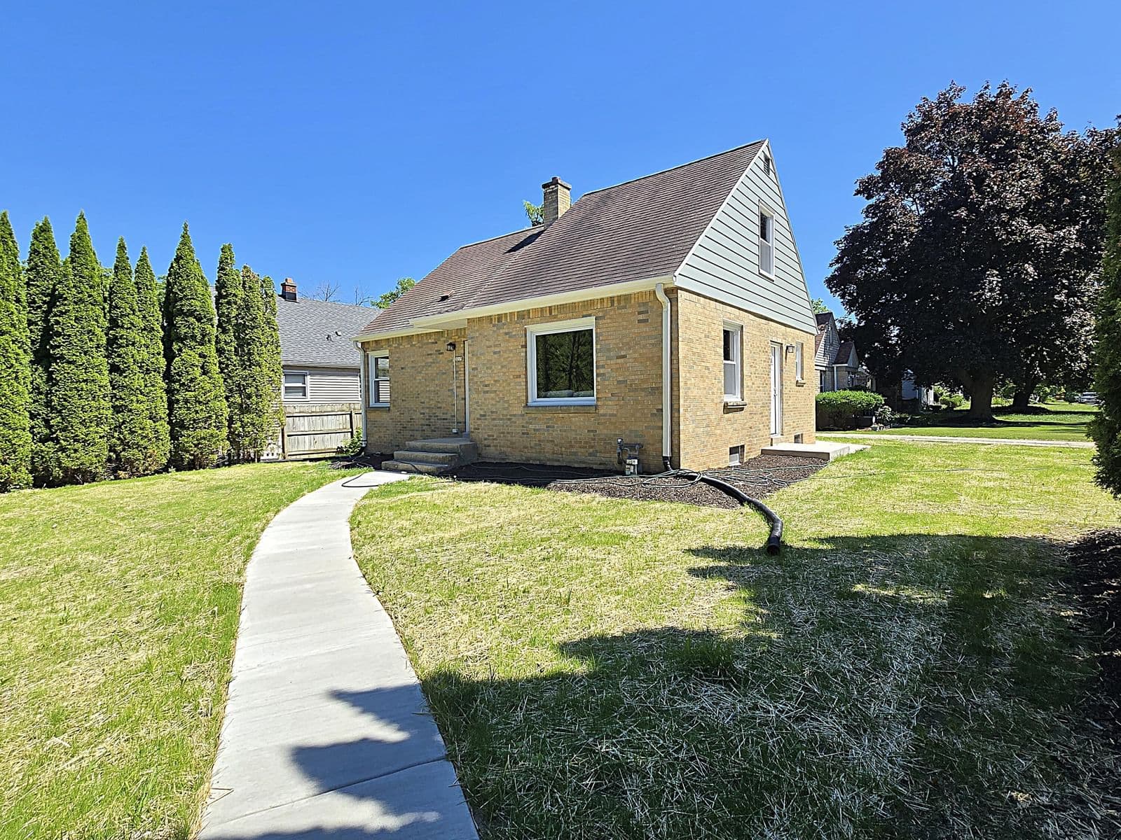 3215 Oriole, Milwaukee, WI 53209