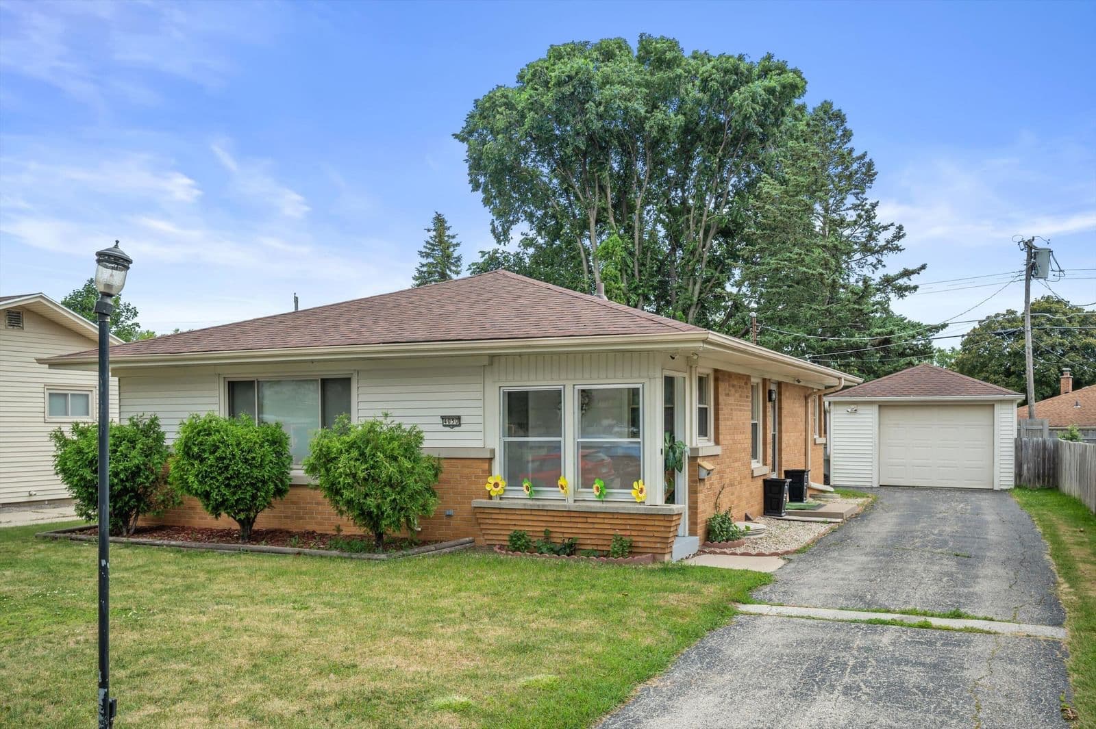 4050 81st, Milwaukee, WI 53222