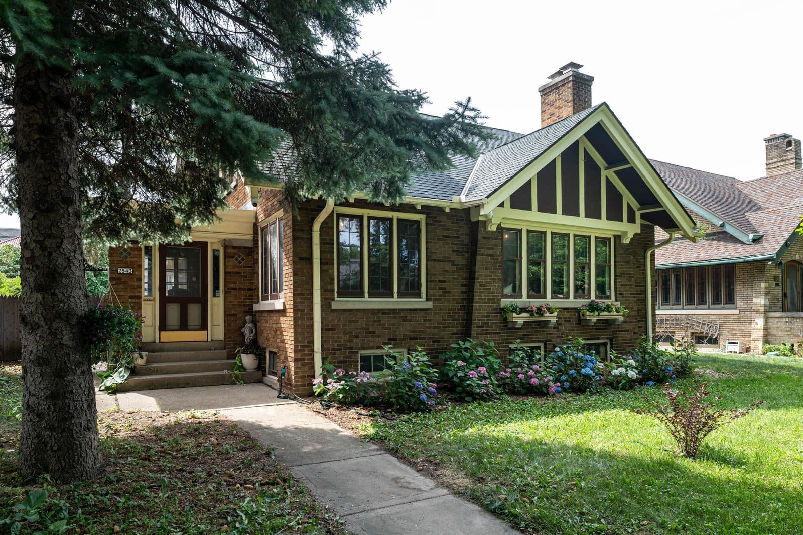 2543 Grant, Milwaukee, WI 53210