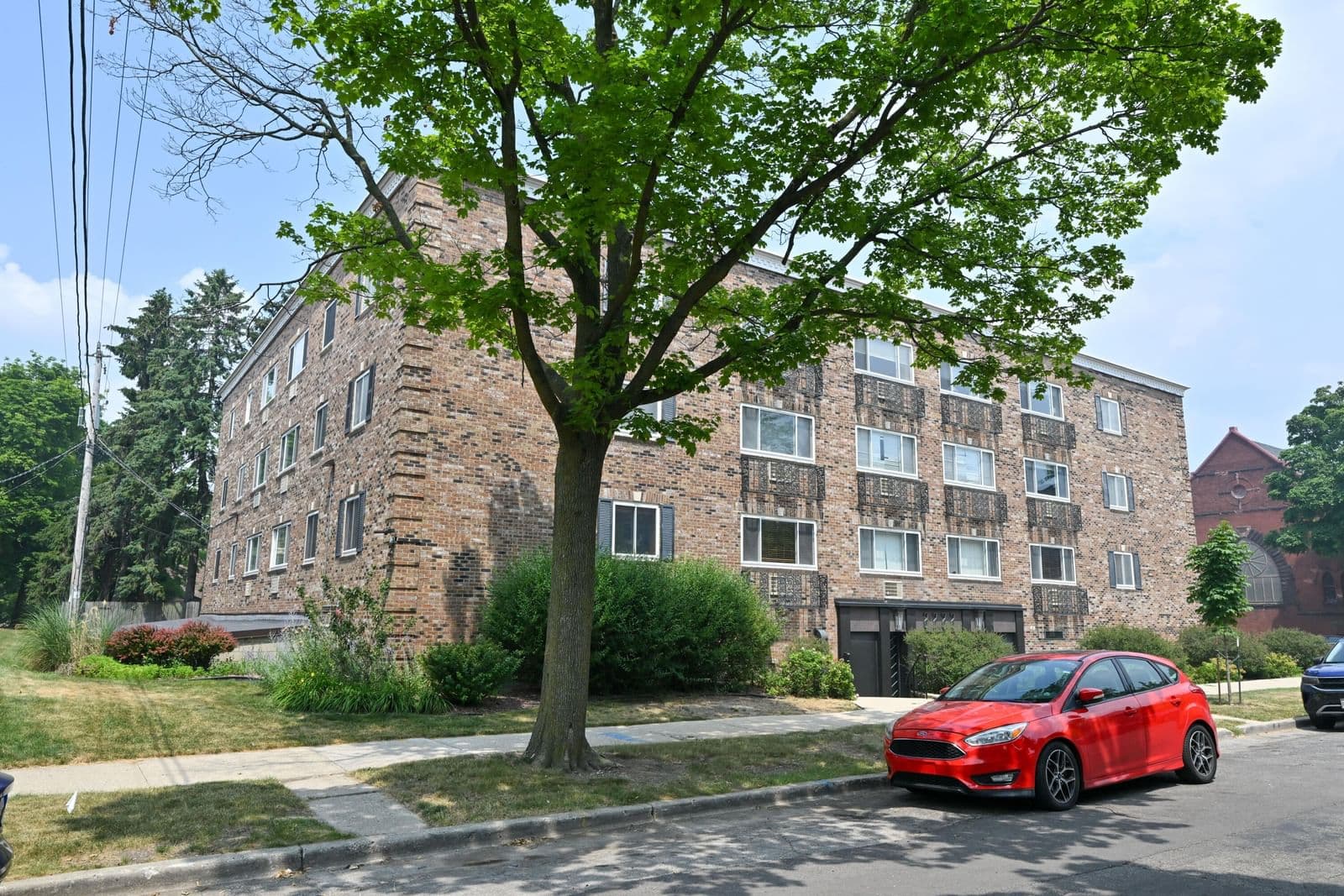 2222 Belleview 2