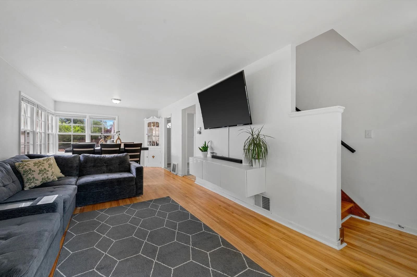 8129 Burleigh 3