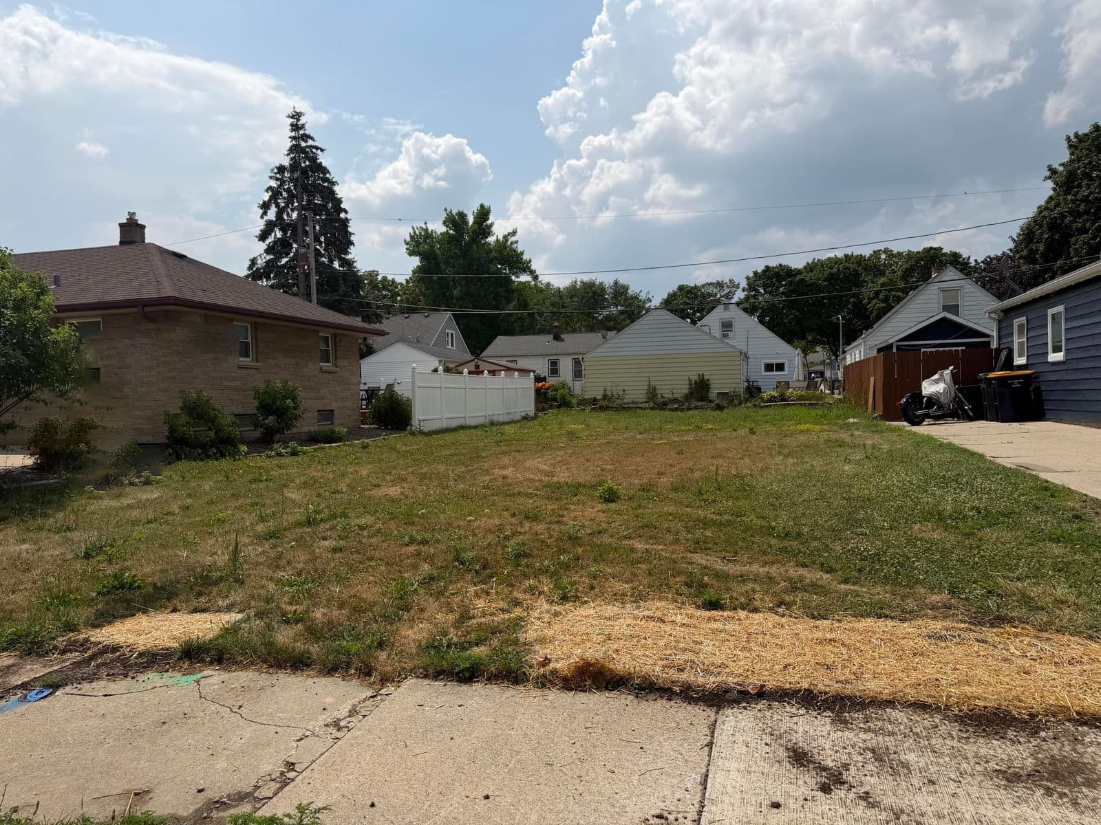 1475 94th, West Allis, WI 53214