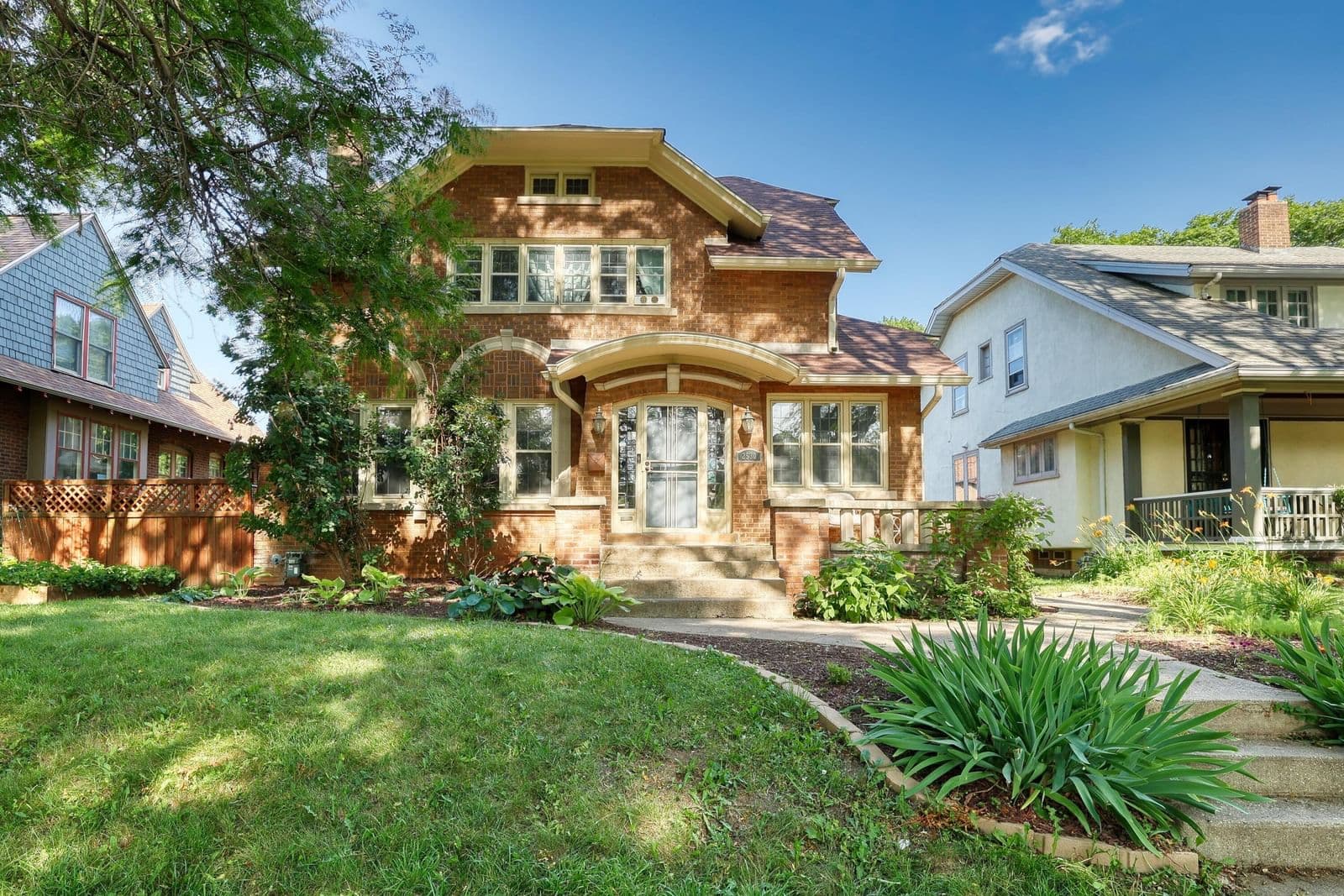2530 Grant, Milwaukee, WI 53210