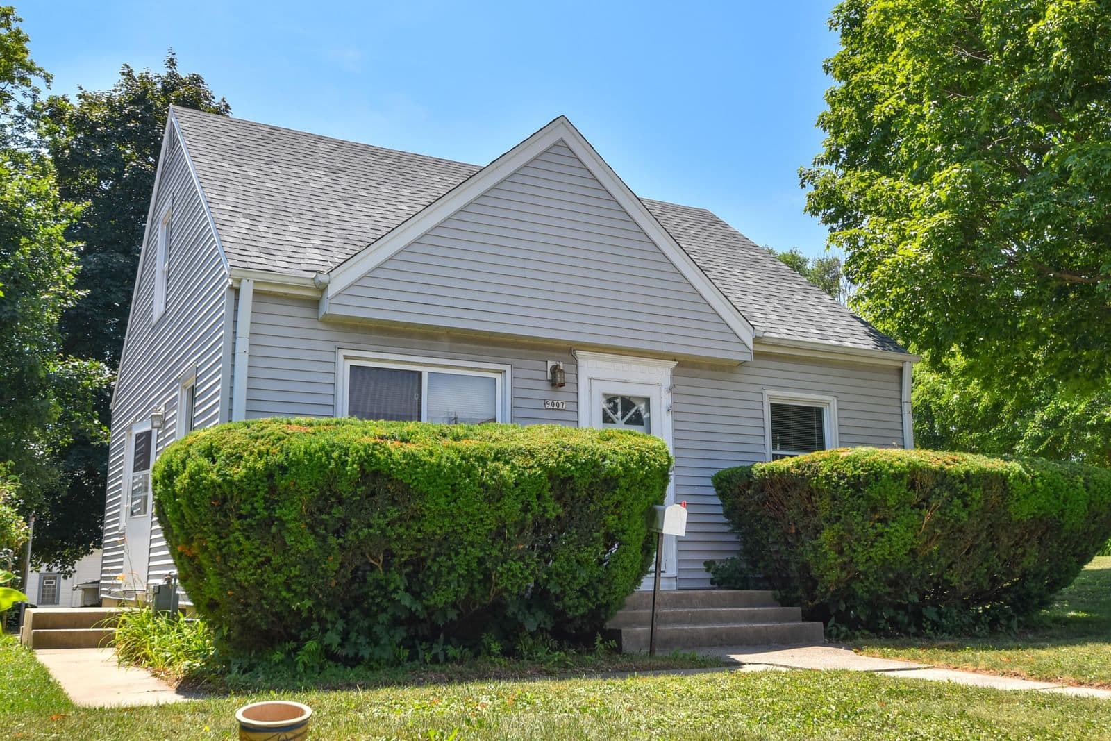9007 Greenfield, West Allis, WI 53214