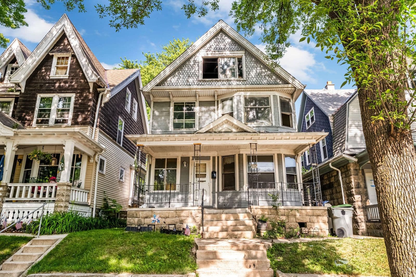606 29th, Milwaukee, WI 53208