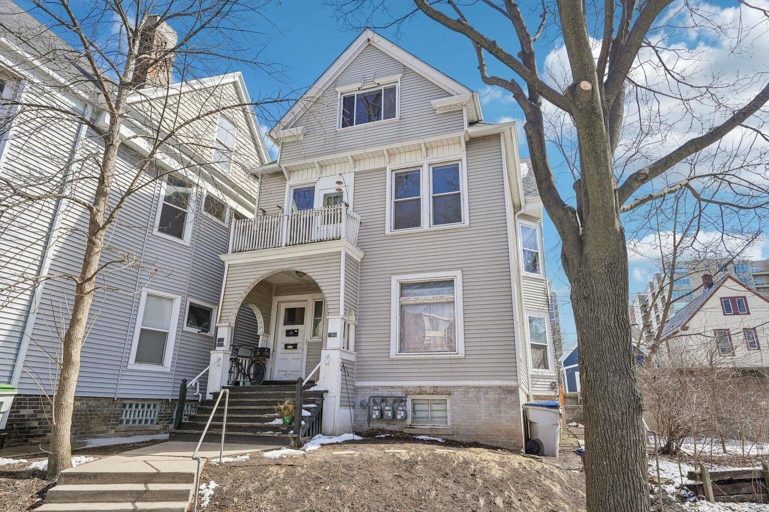 1848 Cambridge, Milwaukee, WI 53202