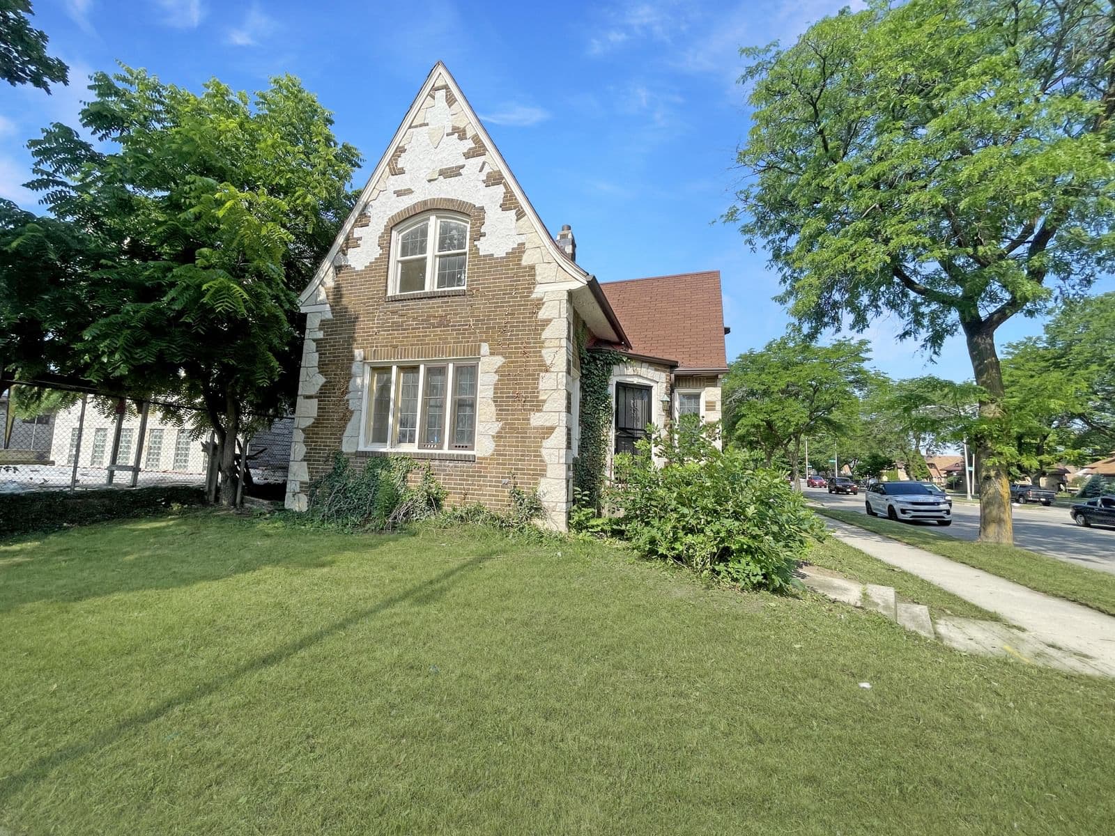 1501 Capitol, Milwaukee, WI 53206