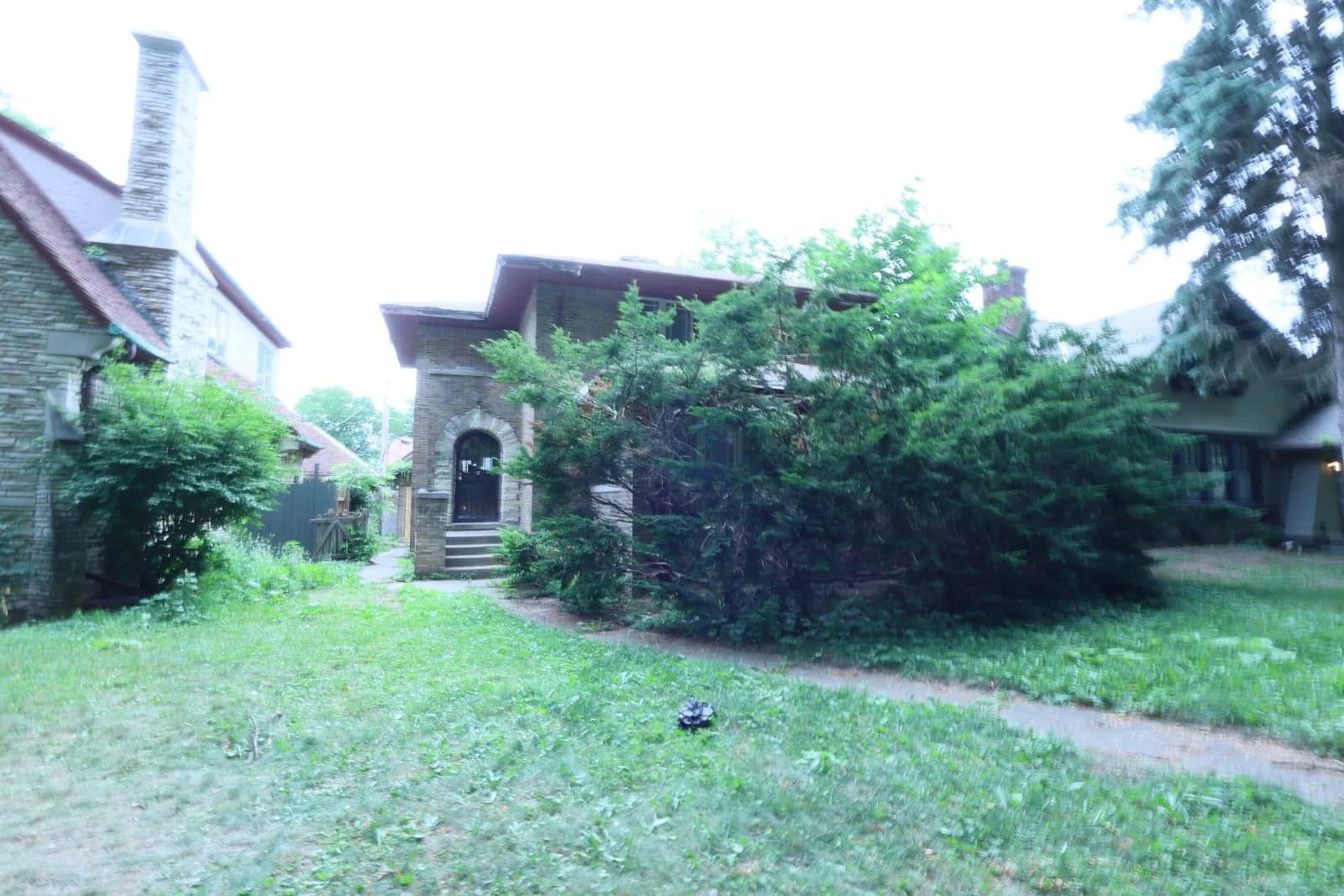 2770 Grant, Milwaukee, WI 53210