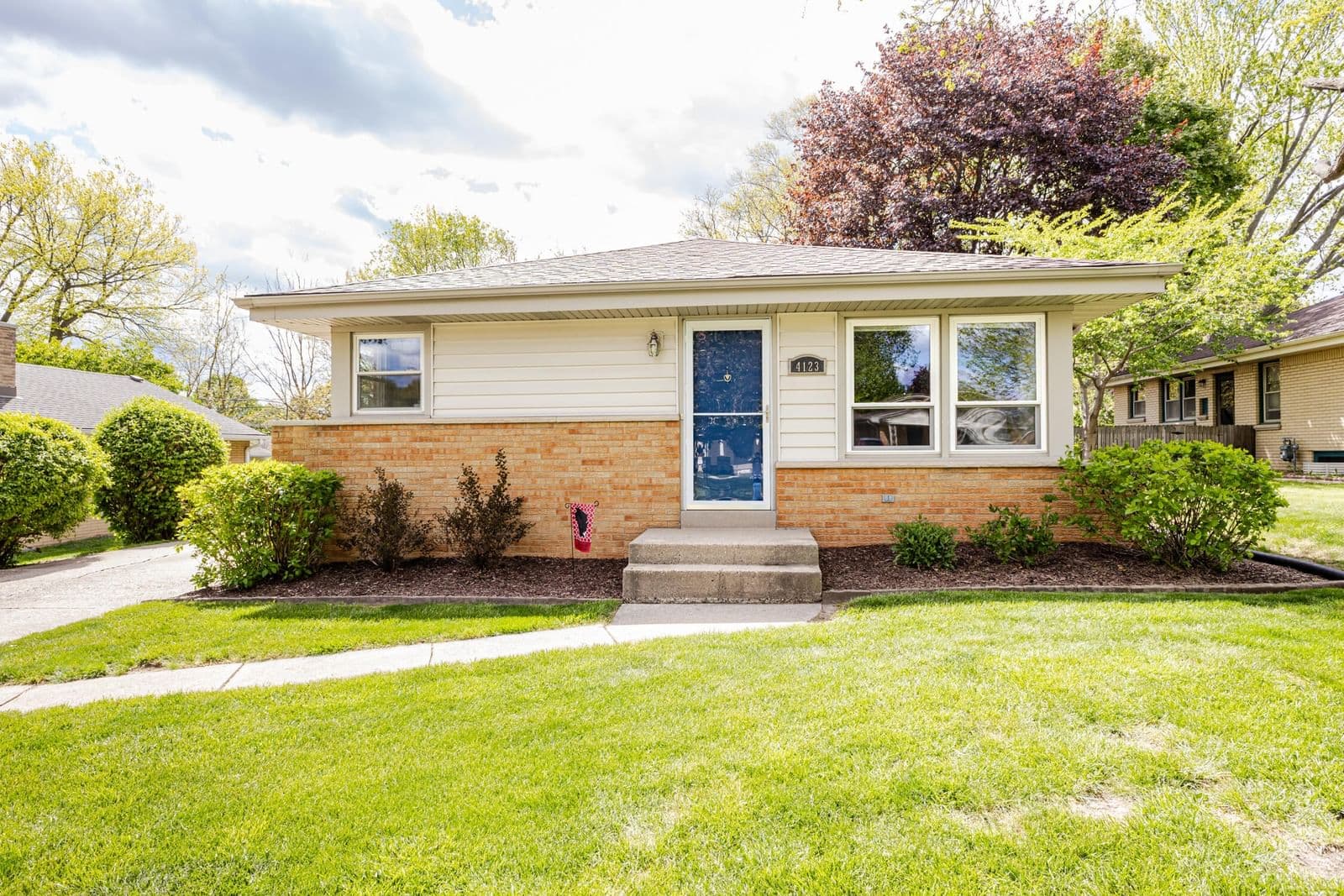 4123 95th, Wauwatosa, WI 53222