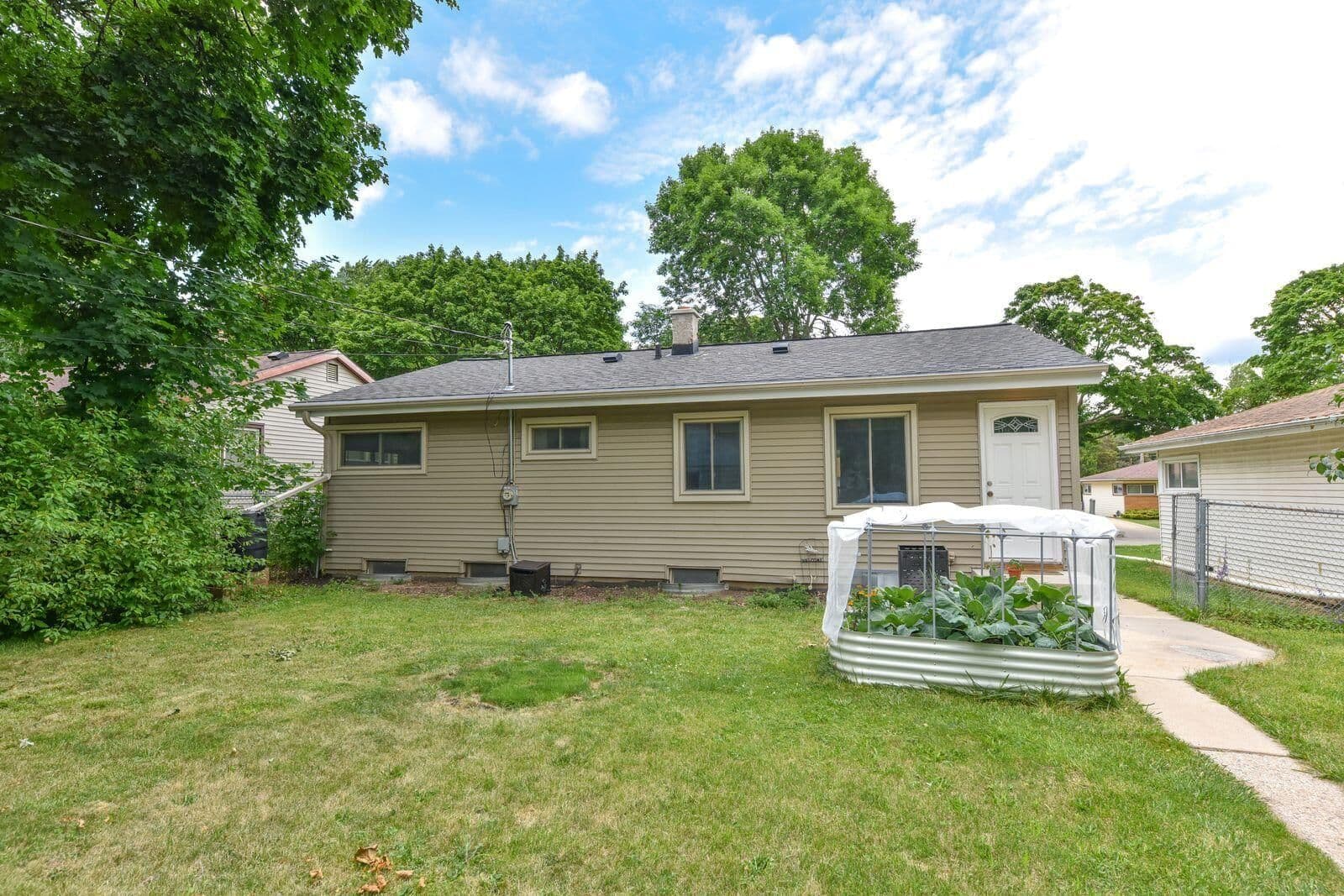 8605 Lawrence 2