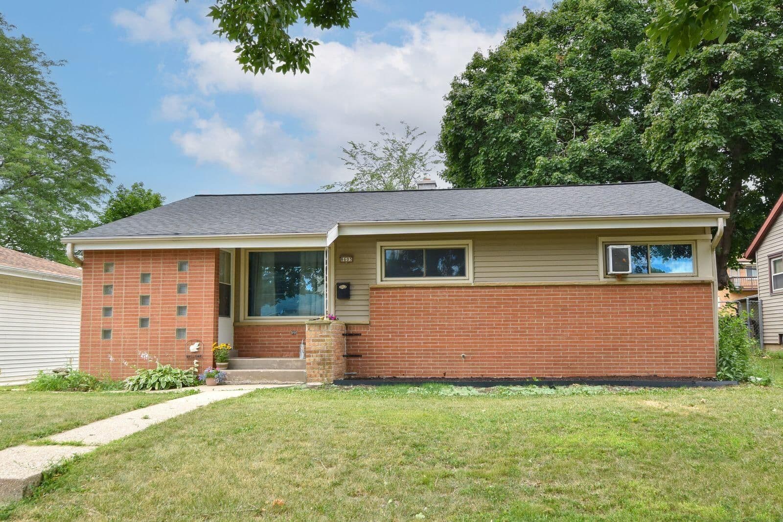 8605 Lawrence, Milwaukee, WI 53225