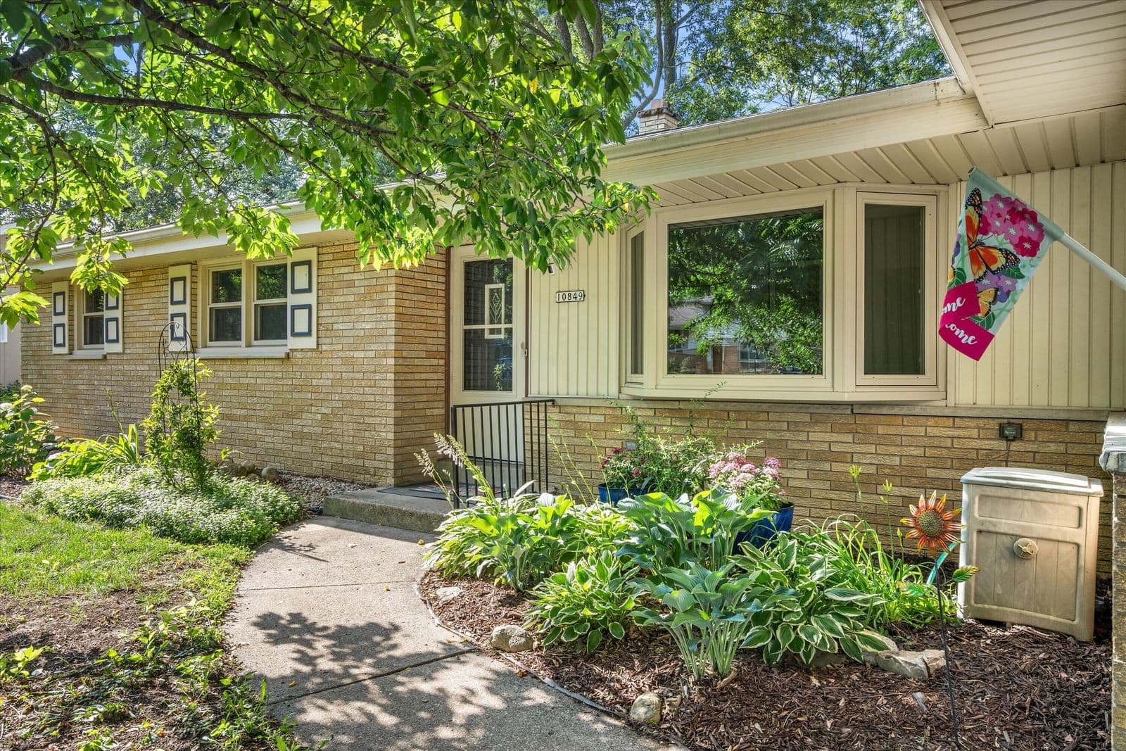 10849 Derby, Wauwatosa, WI 53225