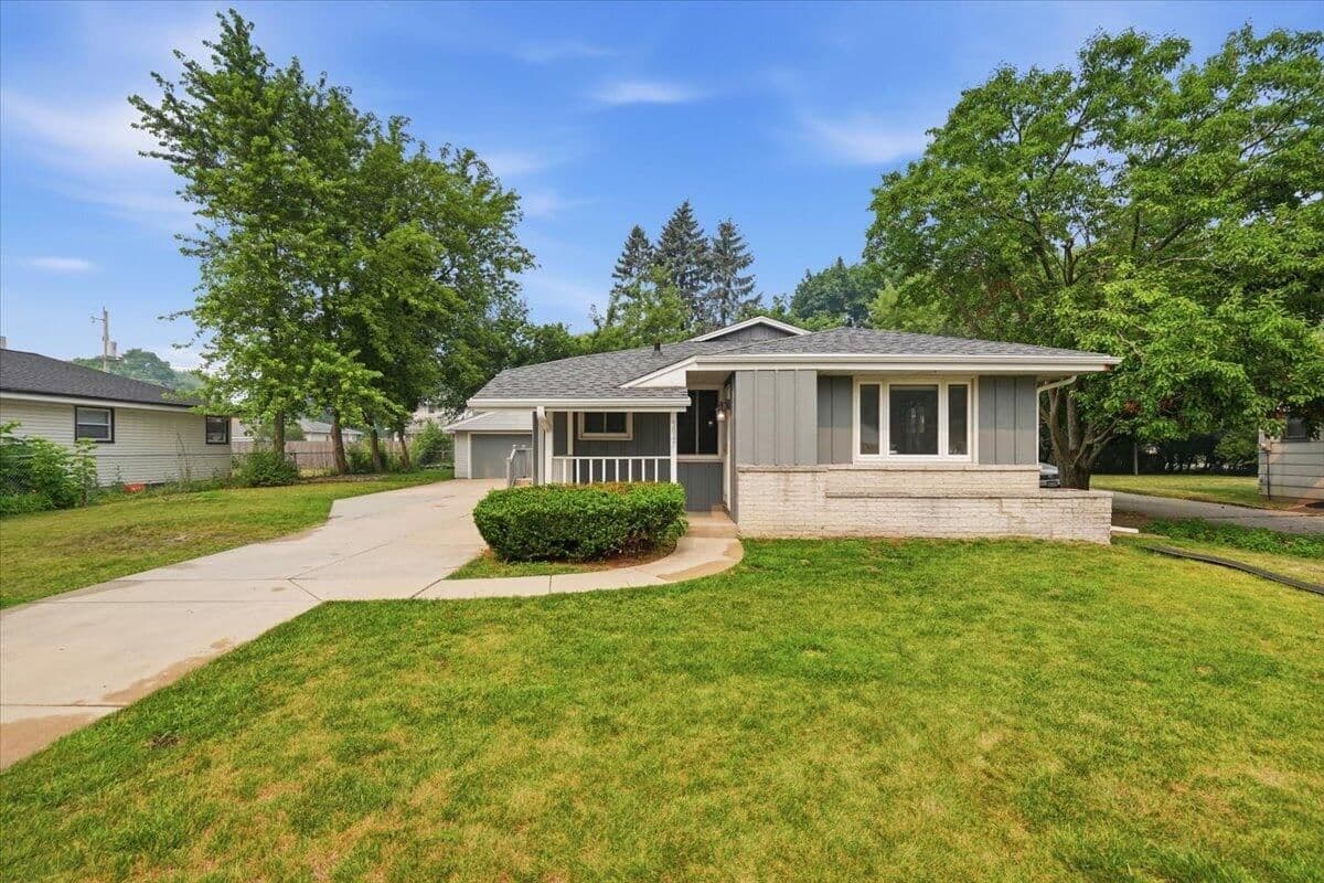 5847 113th, Milwaukee, WI 53225