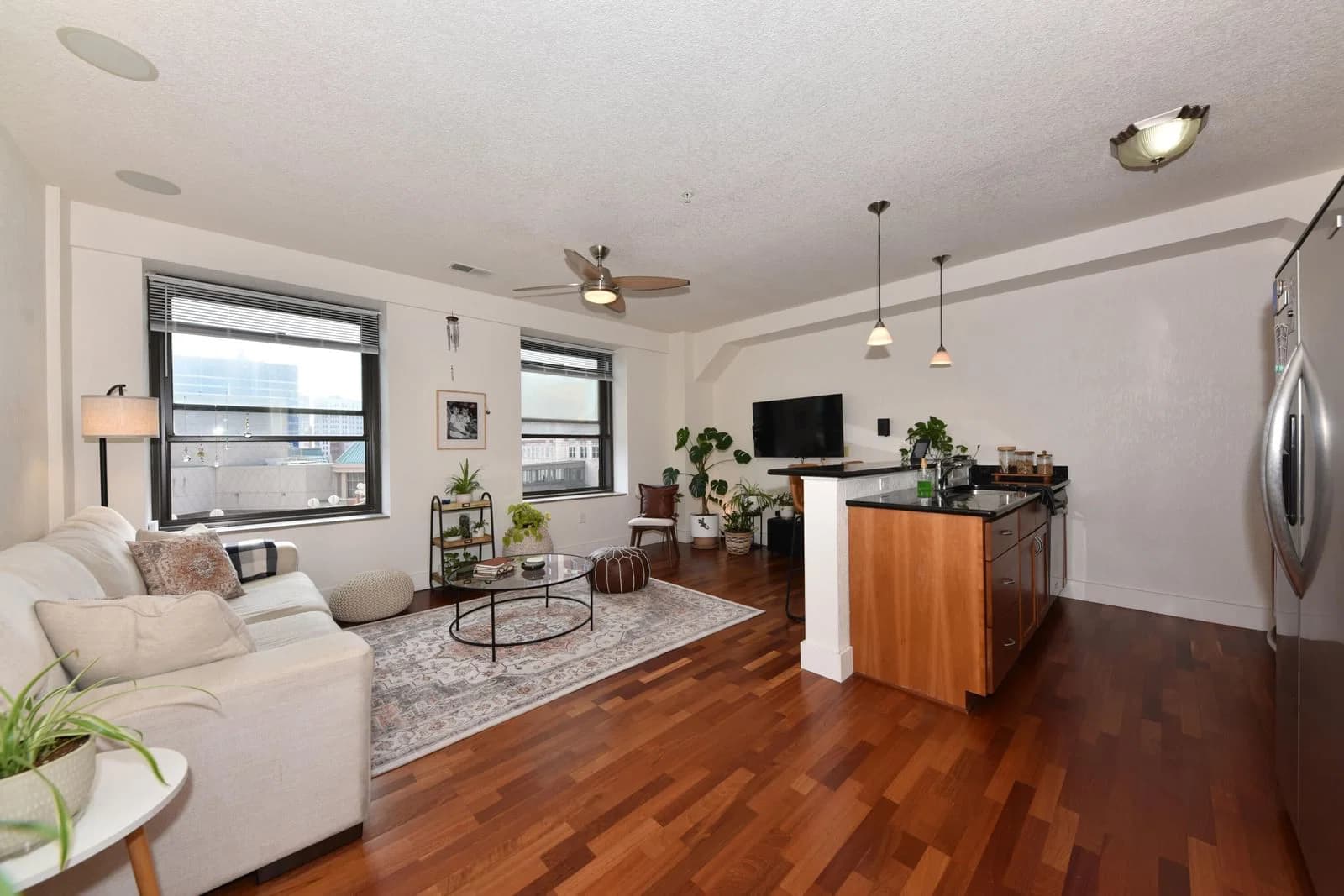 606 Wisconsin, Milwaukee, WI 53203