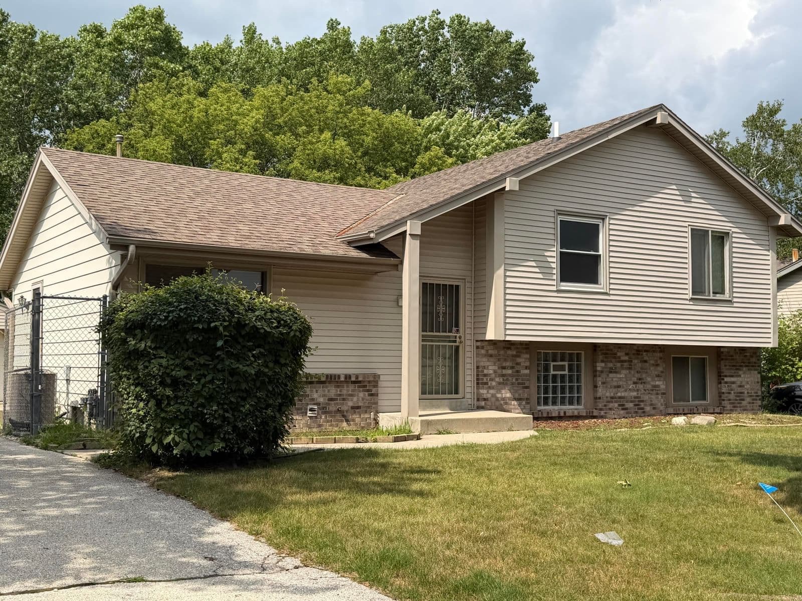 9812 Darnel, Milwaukee, WI 53224
