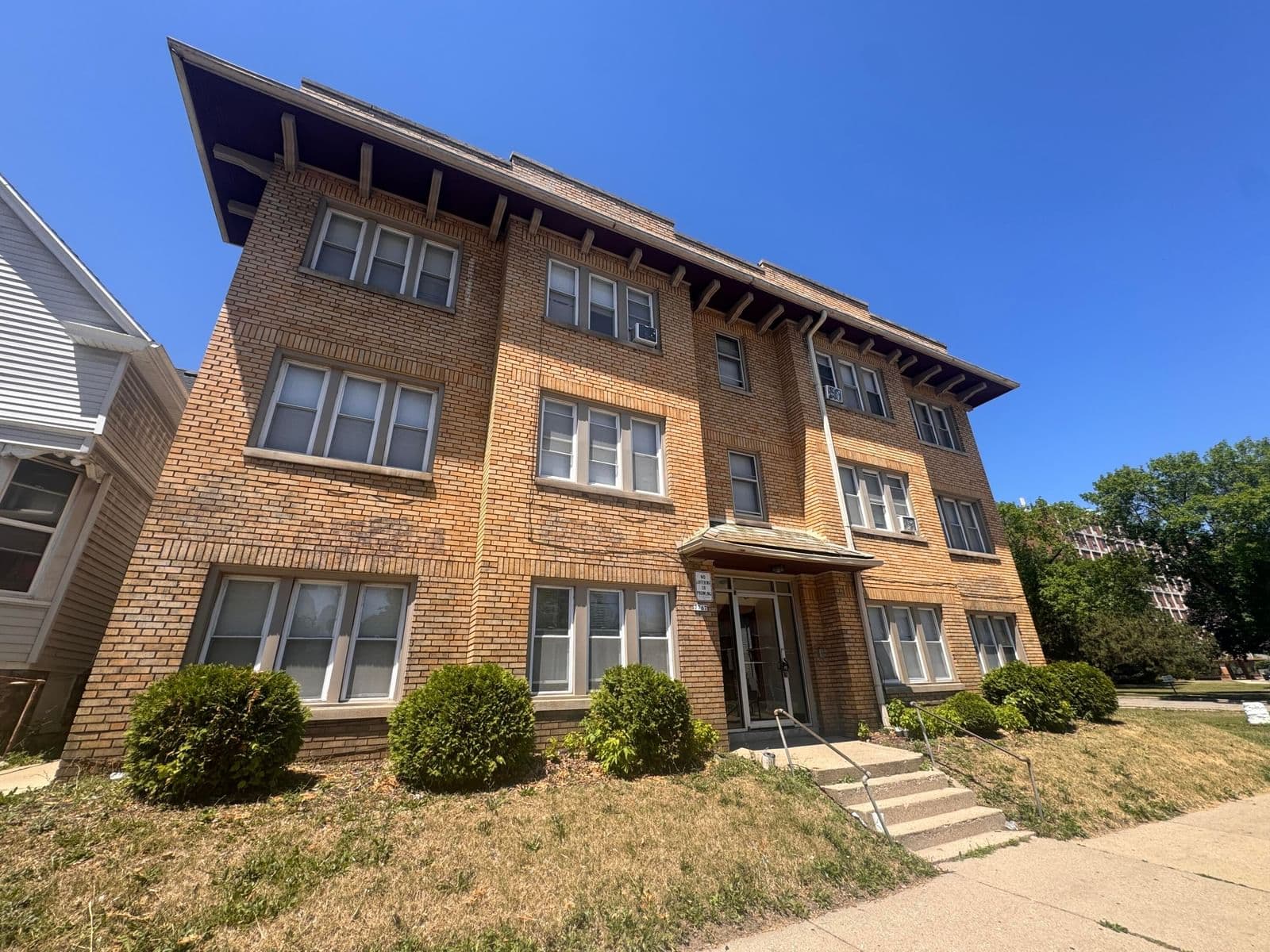 2767 Holton, Milwaukee, WI 53212