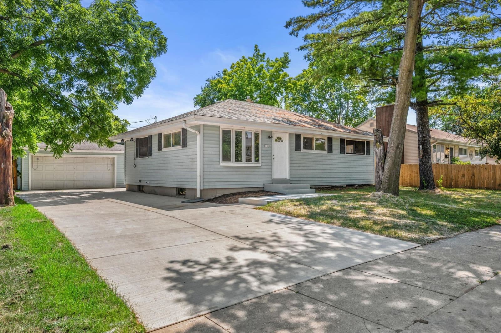 6105 Arizona, Milwaukee, WI 53219