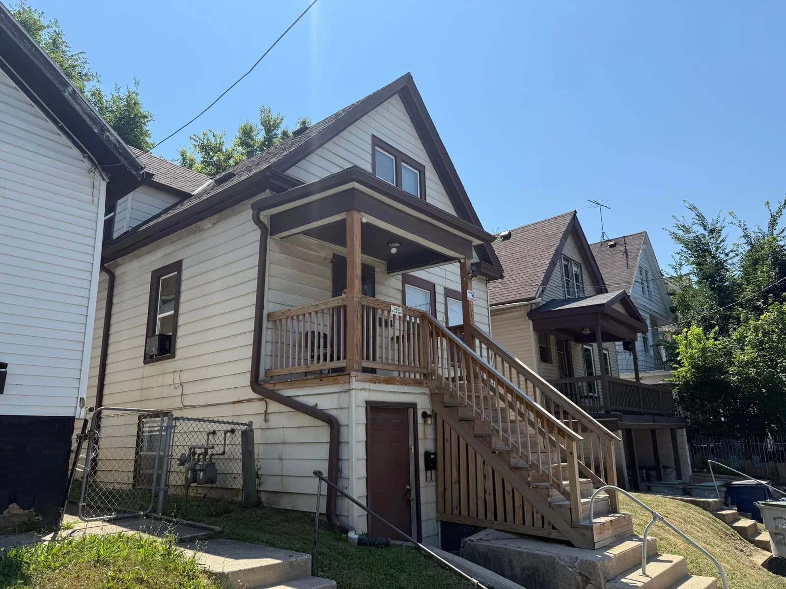 2544 6th, Milwaukee, WI 53215