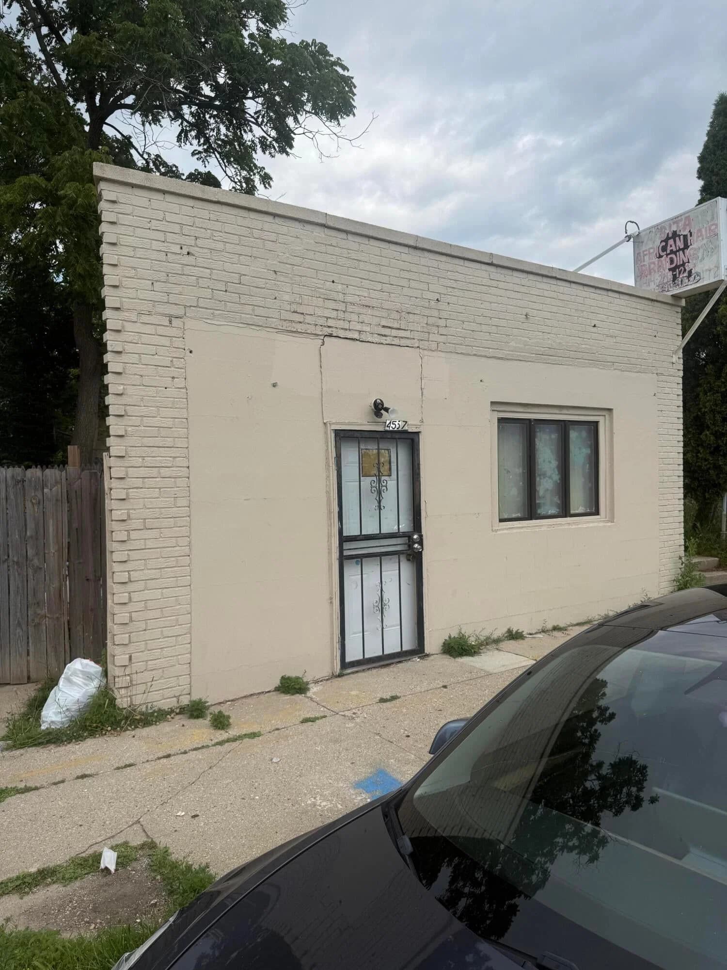 4557 Hopkins, Milwaukee, WI 53209