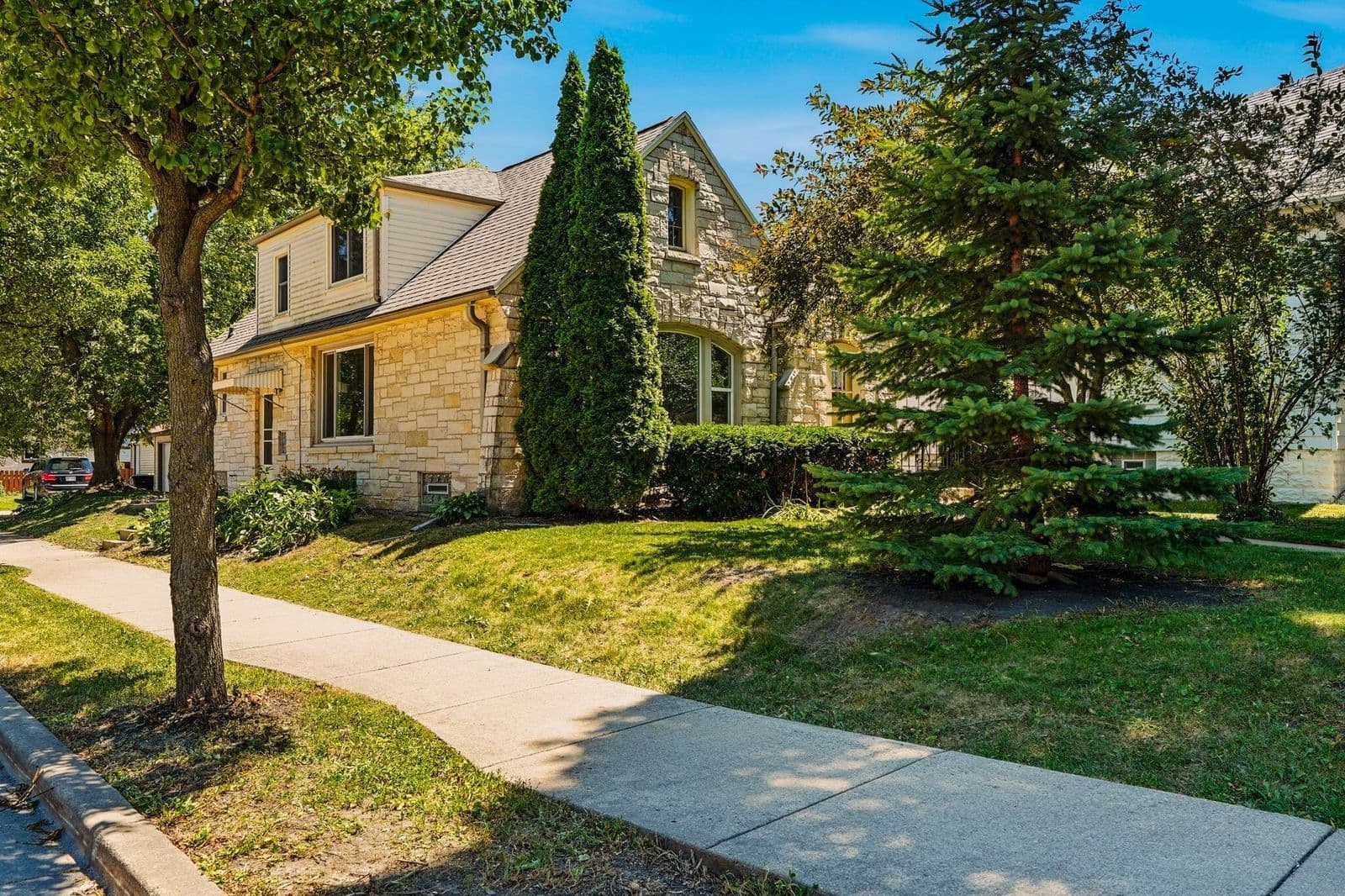 2202 70th, West Allis, WI 53219