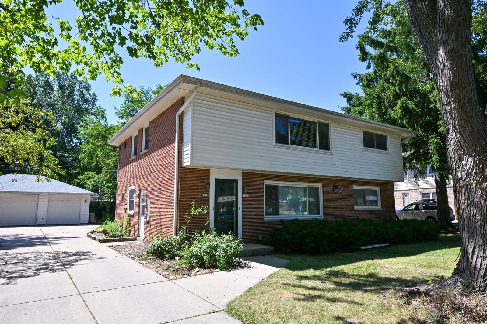 1531 116th, Wauwatosa, WI 53226