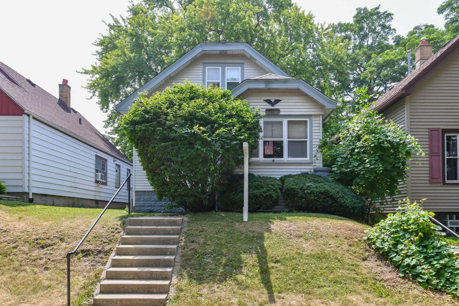 1901 Hillcrest 2
