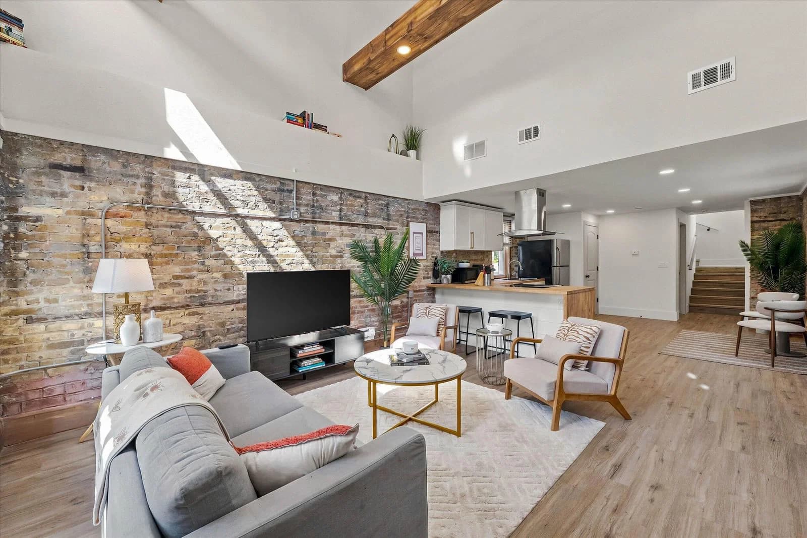1850 Warren, Milwaukee, WI 53202