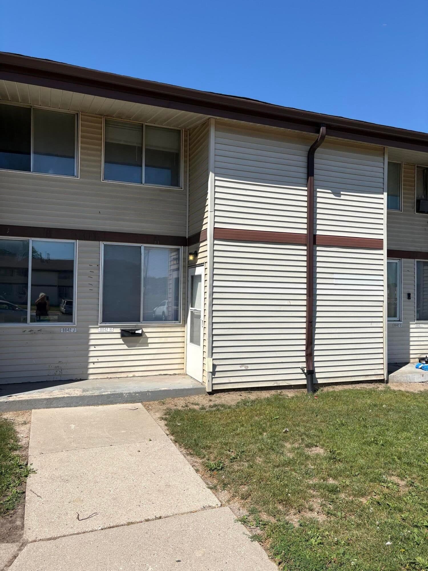 8842 95th, Milwaukee, WI 53224