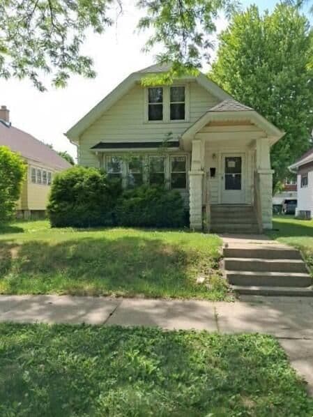 5553 32nd, Milwaukee, WI 53209