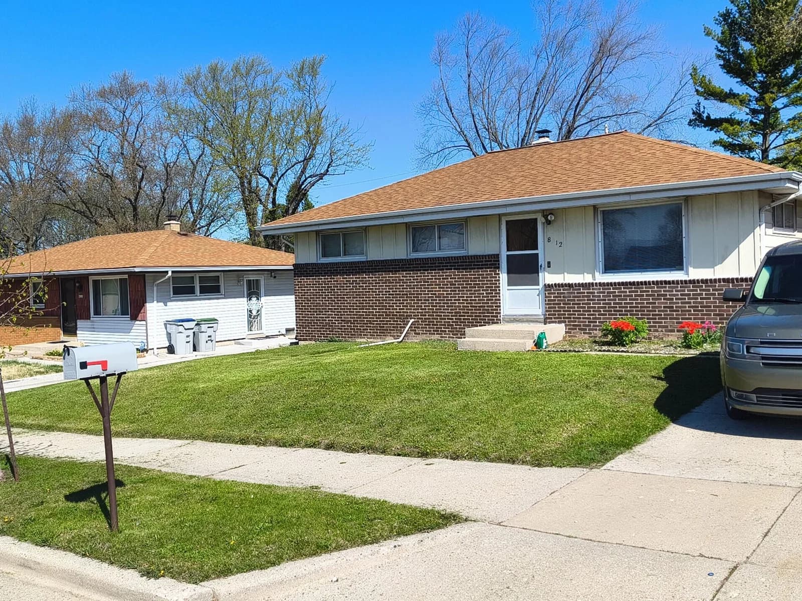 8212 Mill, Milwaukee, WI 53218
