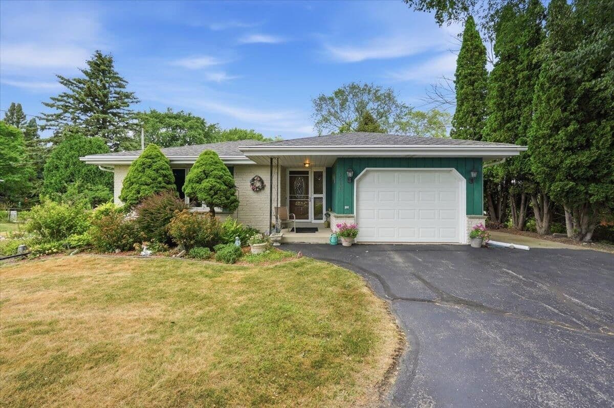 3444 County Line, Oak Creek, WI 53154