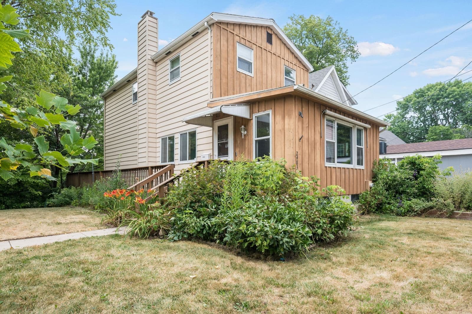 2483 Newhall, Milwaukee, WI 53211