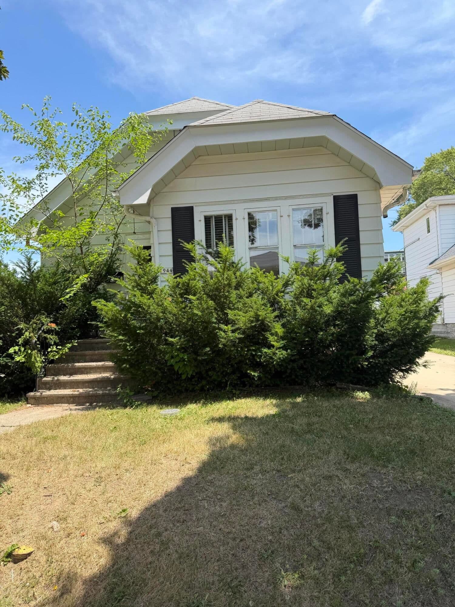 1944 89th, West Allis, WI 53227