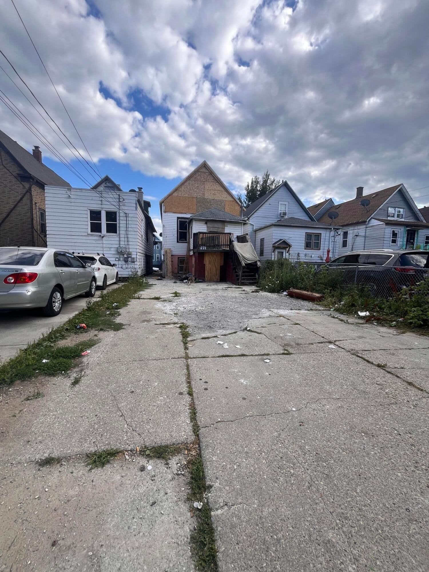 2412 Maple 3