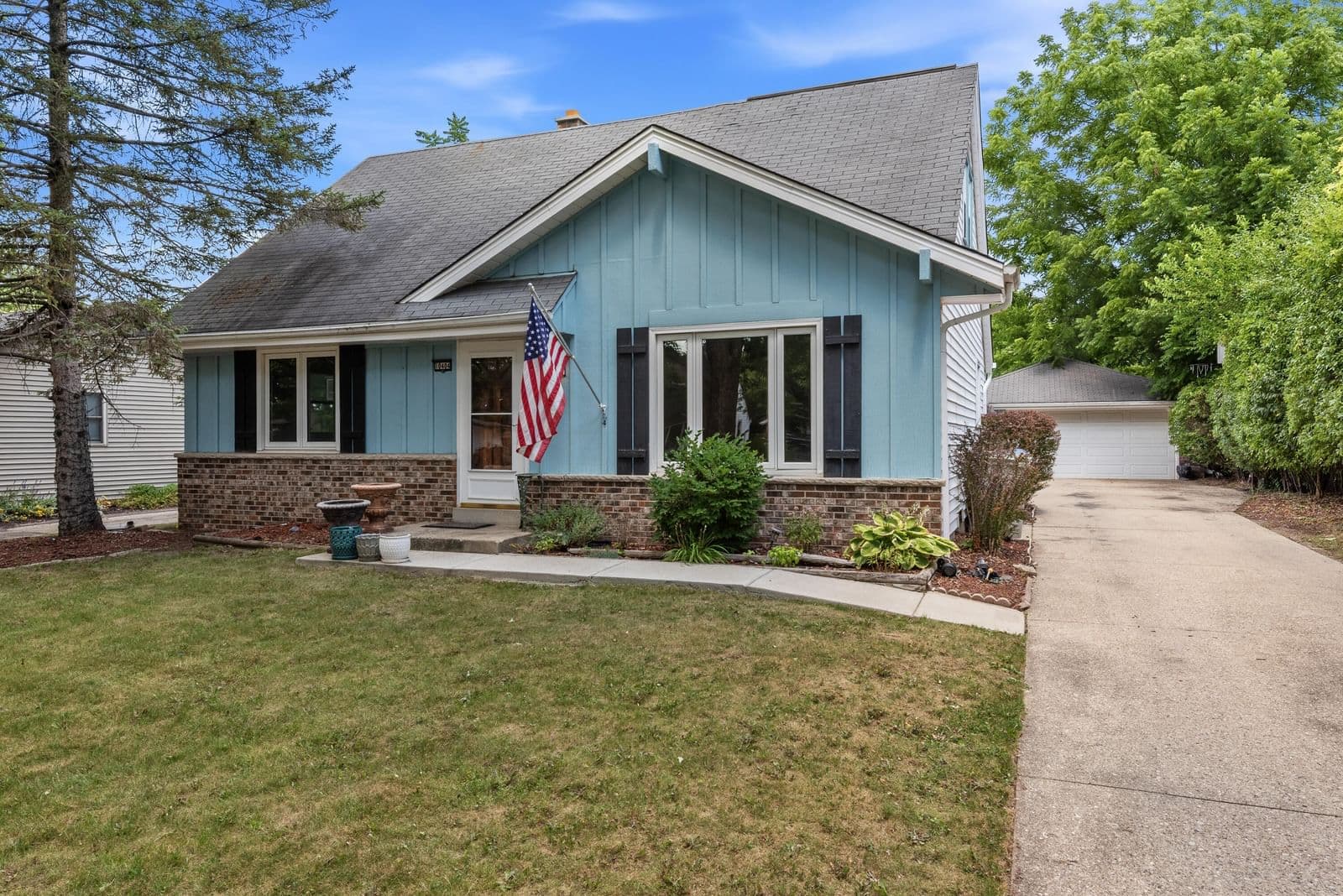 10404 Darnel, Milwaukee, WI 53224