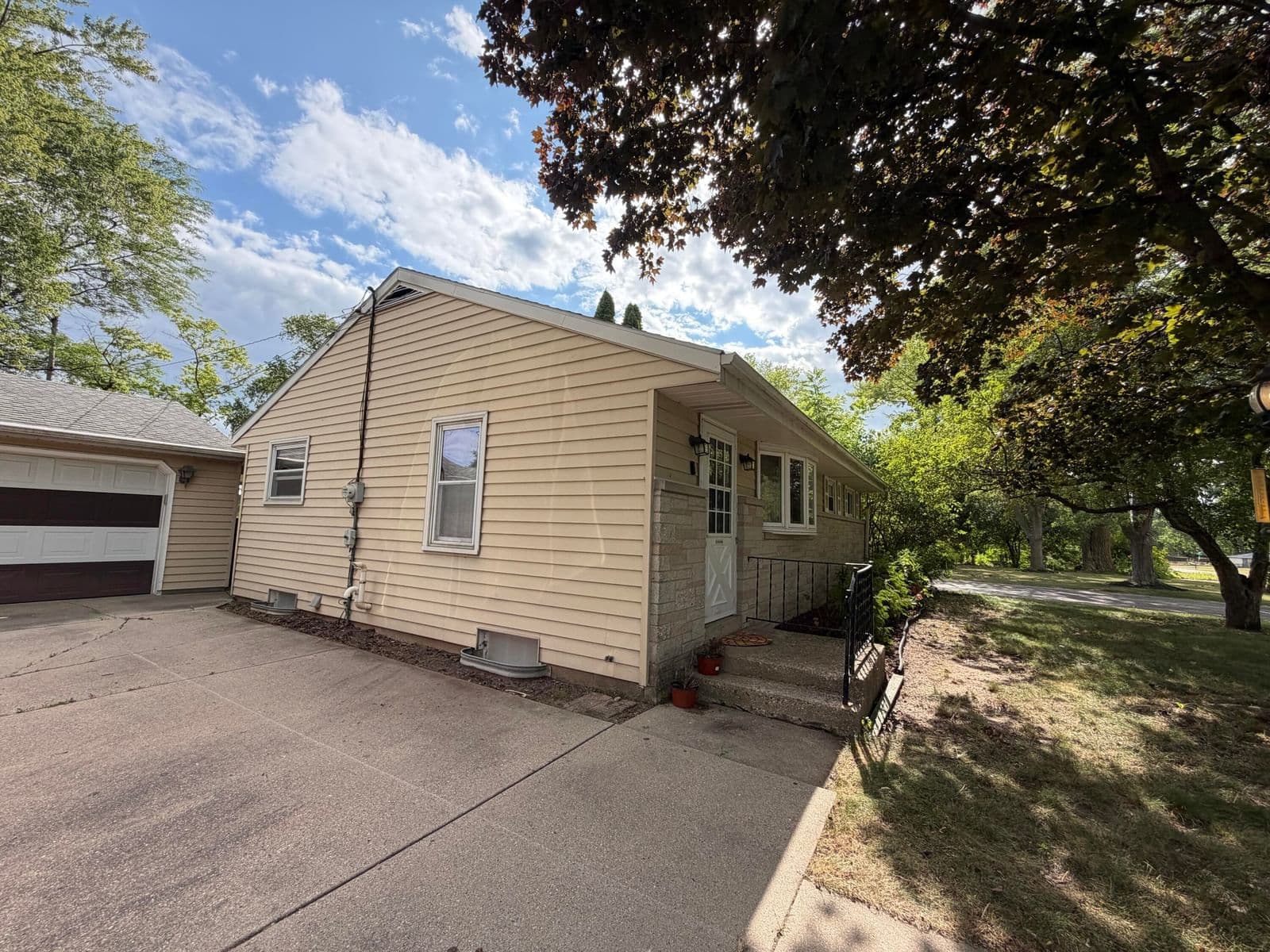 5713 Calumet 5