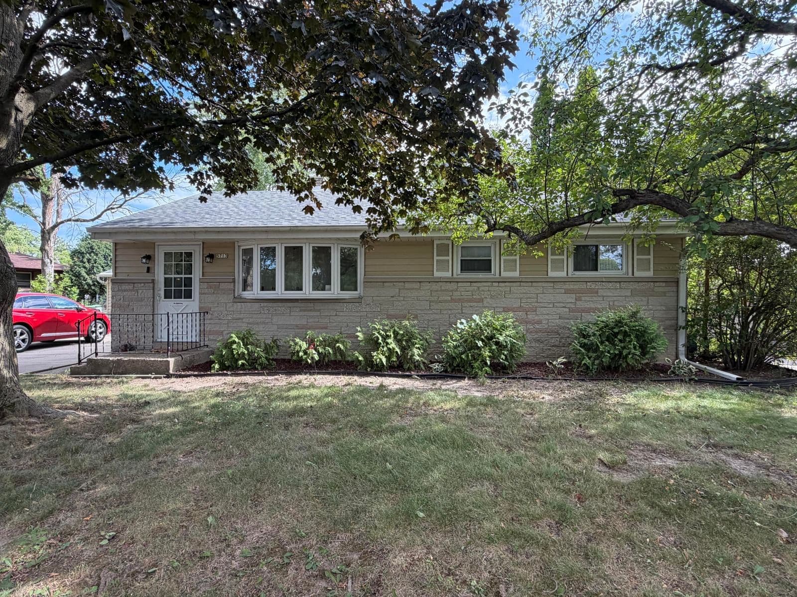5713 Calumet, Milwaukee, WI 53223