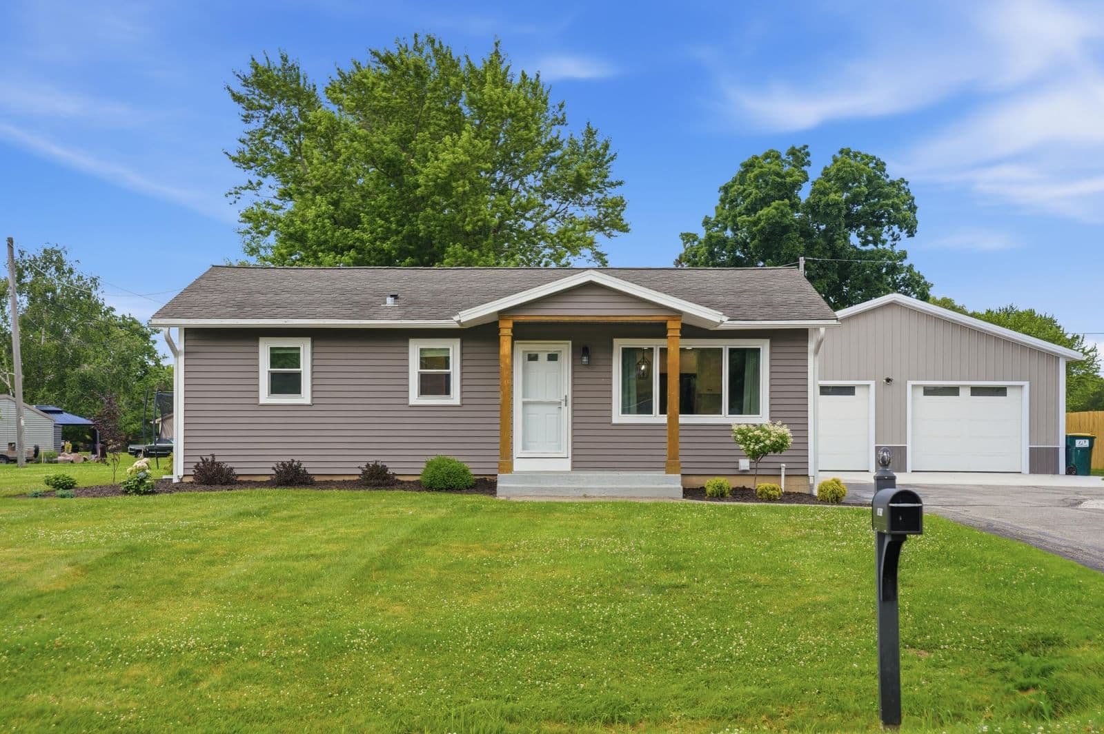 10579 Barton, Oak Creek, WI 53154